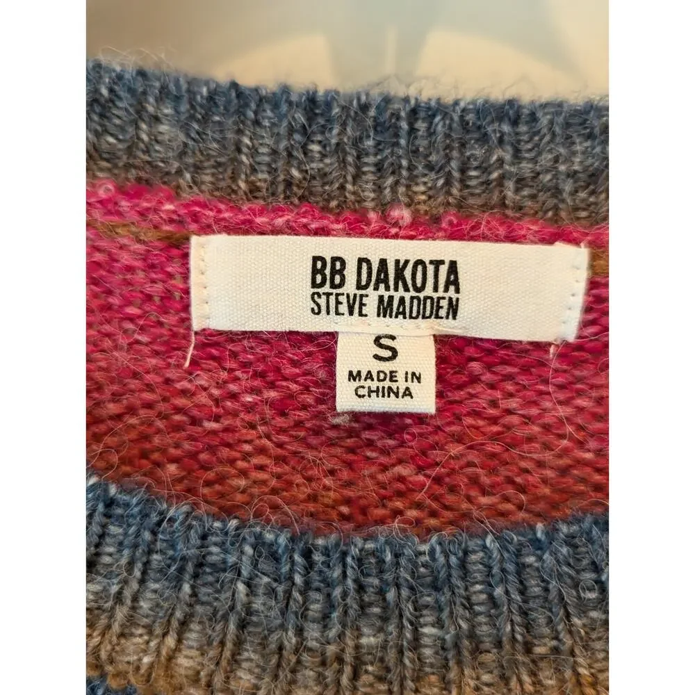 BB Dakota Steve Madden Small Acrylic Rainbow Stripe Sweater Pink Blue Ombré